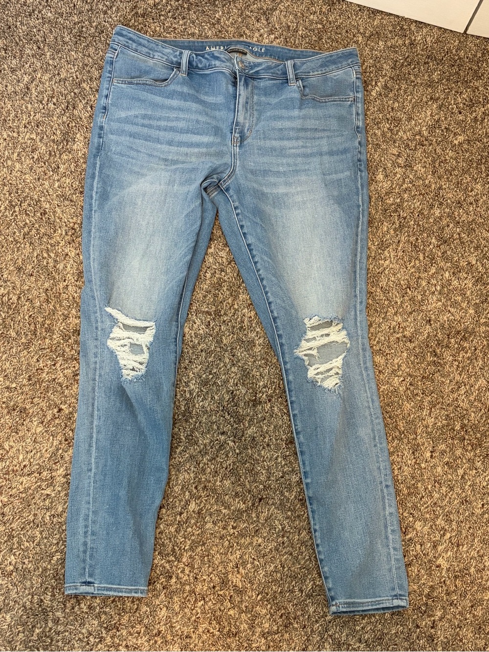 American Eagle Outfitters Light Blue Ripped Skinny Jeans. 18 long/tall